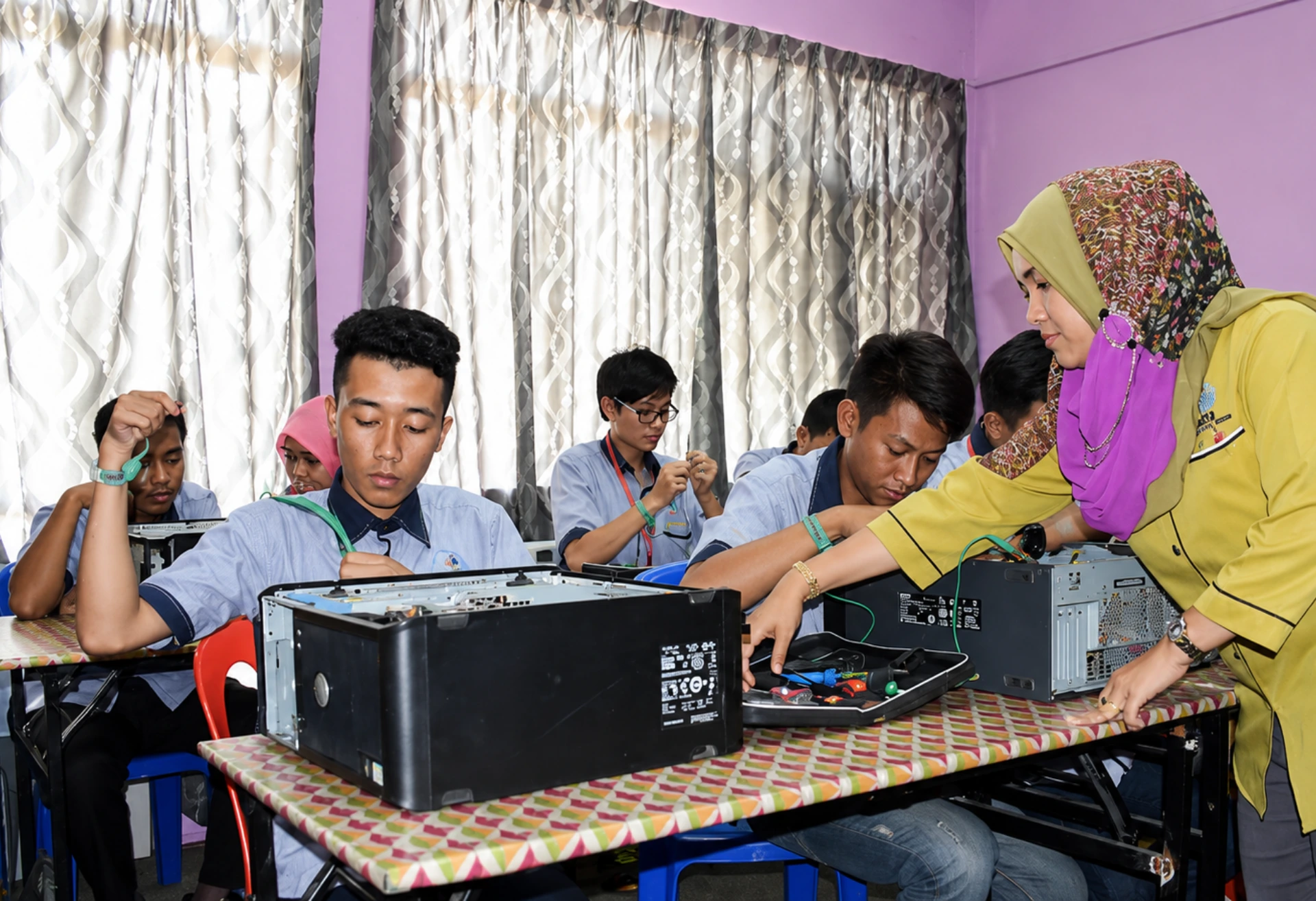 Intra Education Group - Students Computer lab